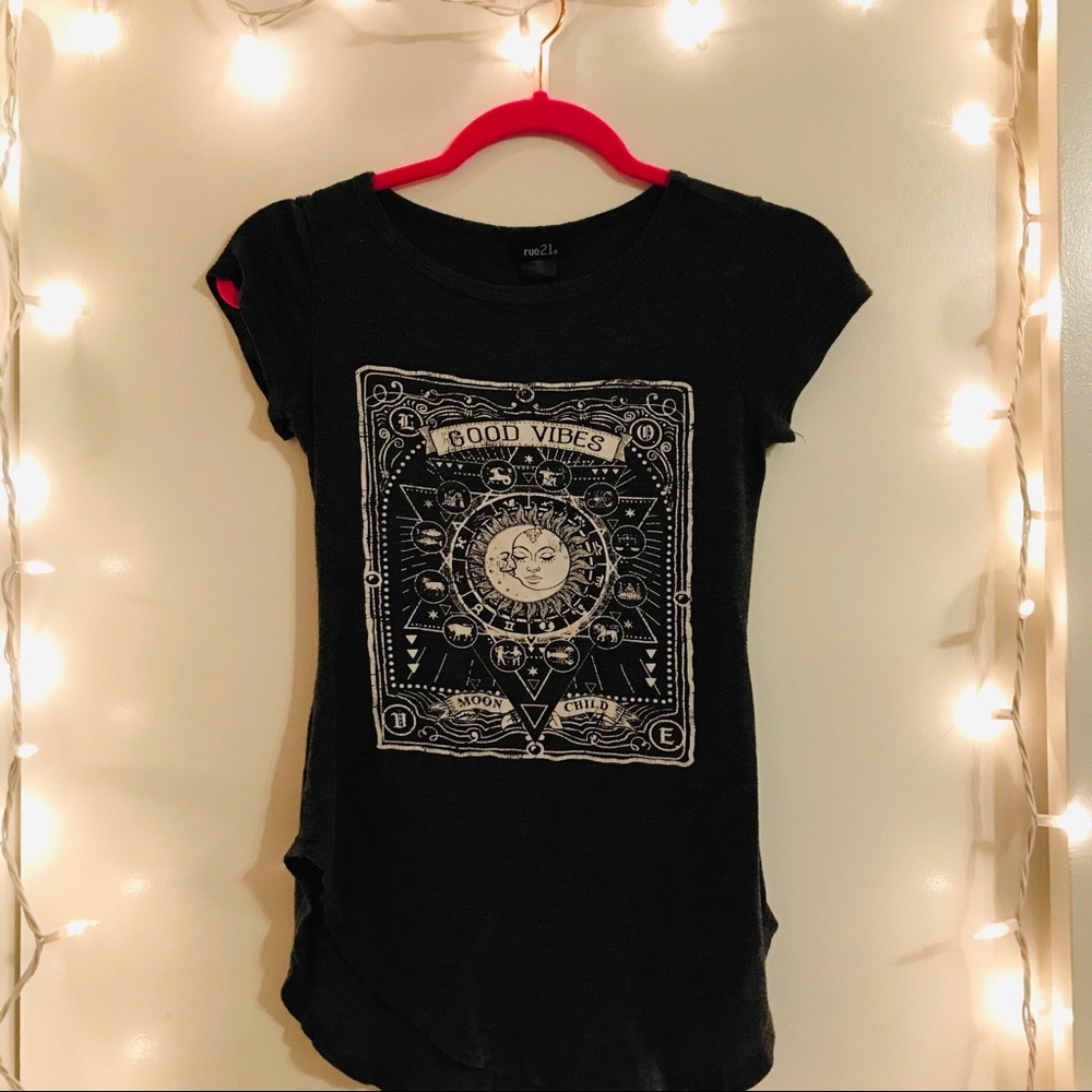 Dark grey good vibes fitted tee